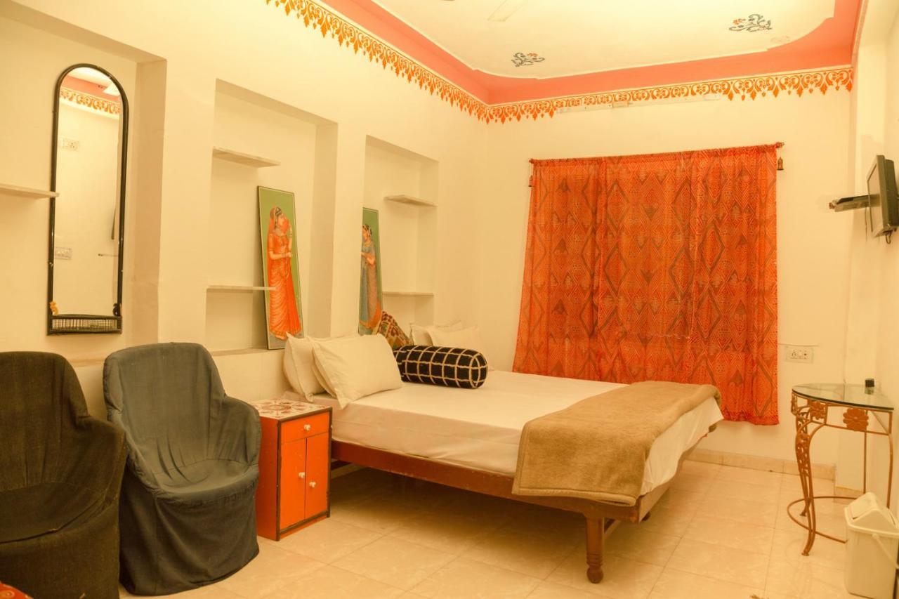 Hotel Hanuman Ghat On Lake Pichola Udaipur Exteriör bild