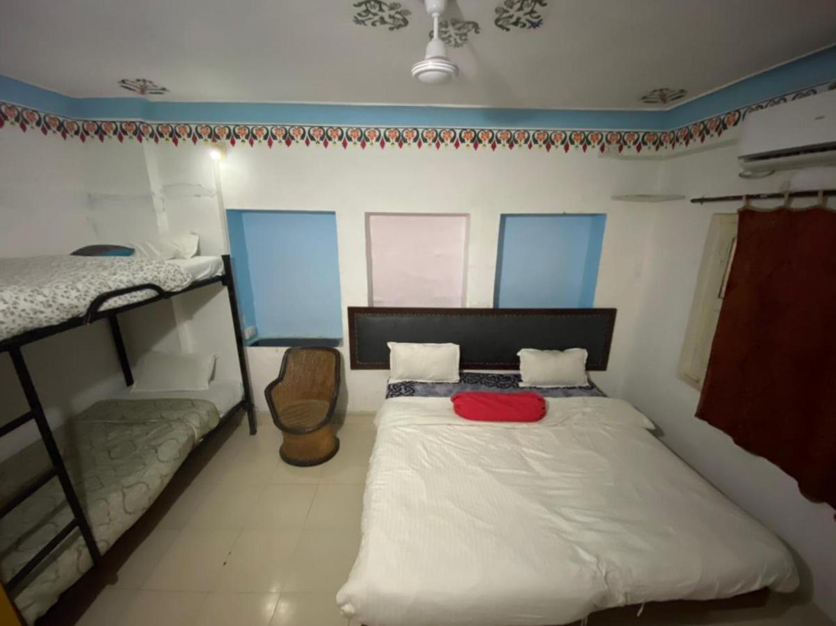 Hotel Hanuman Ghat On Lake Pichola Udaipur Exteriör bild
